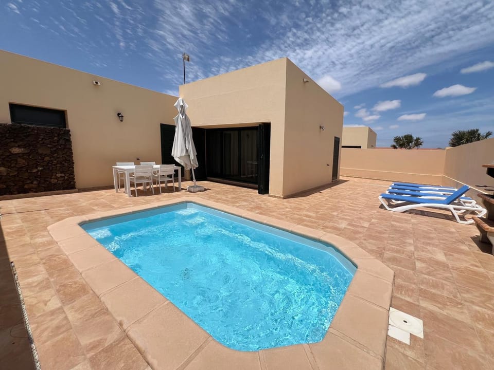Anahi Homes Corralejo- Dracaena 16 House in Maxorata