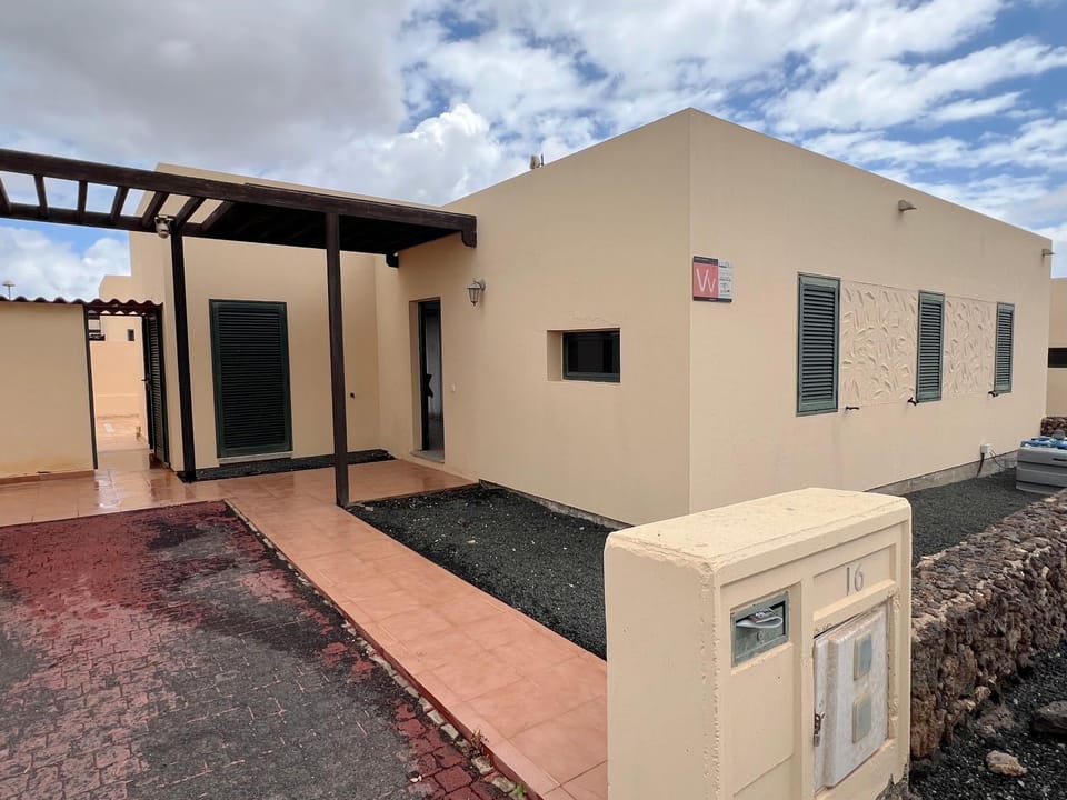 Anahi Homes Corralejo- Dracaena 16 House in Maxorata