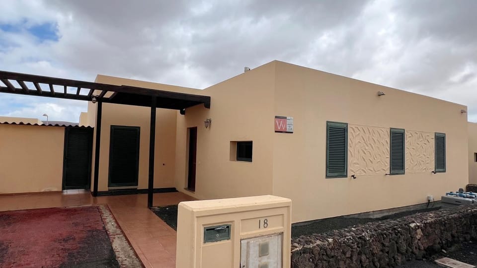 Anahi Homes Corralejo- Dracaena 18 House in Maxorata