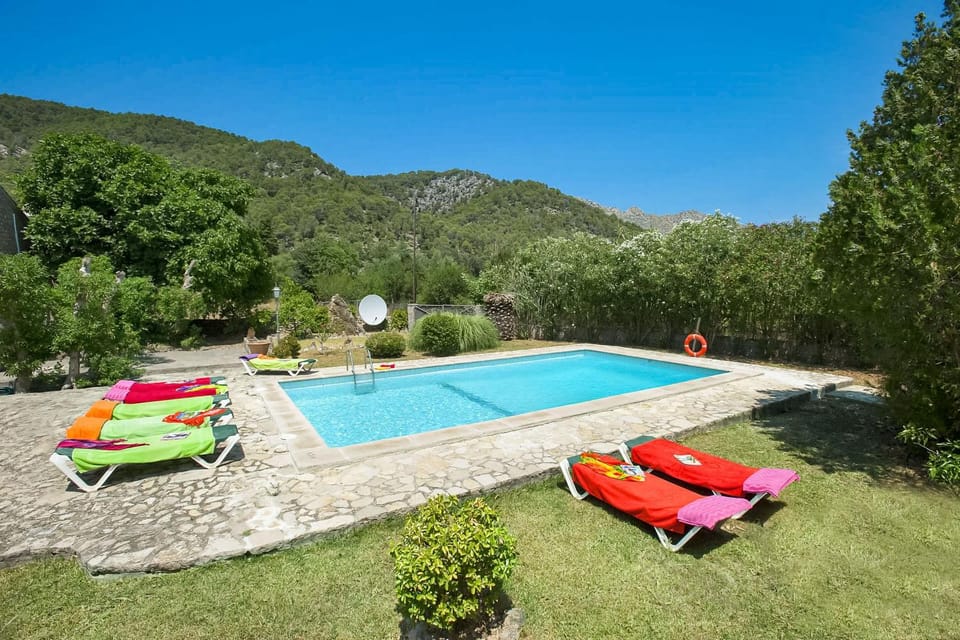 Day, Natural landscape, Garden, Garden view, Mountain view, Pool view, Swimming pool, sunbed