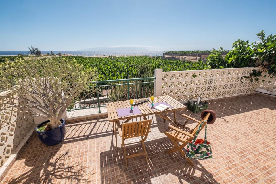 Property building, Balcony/Terrace, Living room
