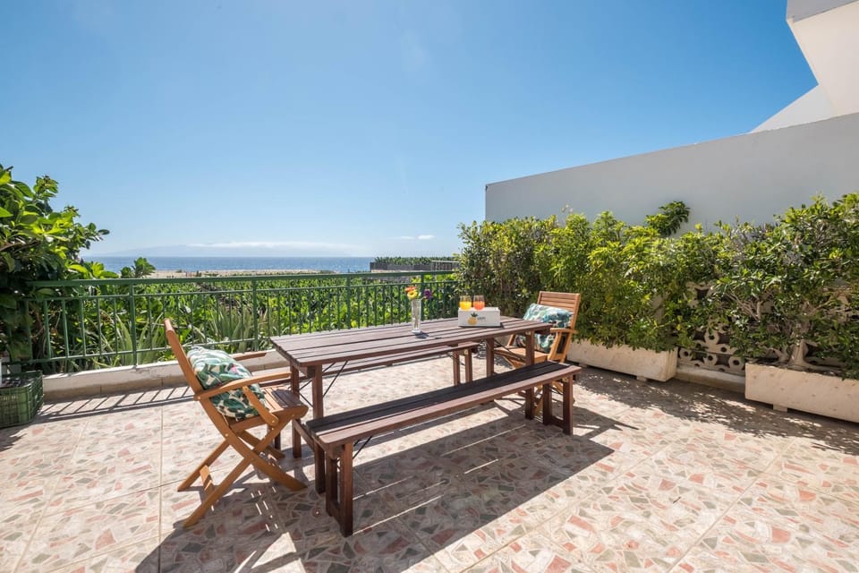 Property building, Balcony/Terrace, Living room