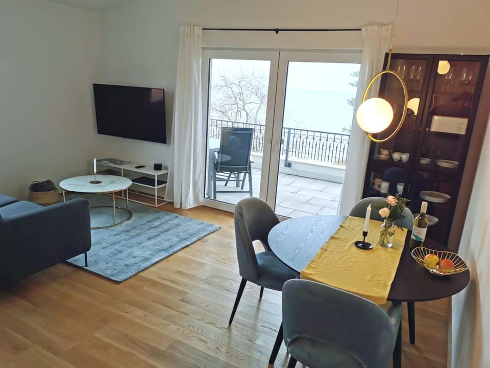 MAISON AMAND - Am See mit Privatstrand Apartment in Baden-Württemberg