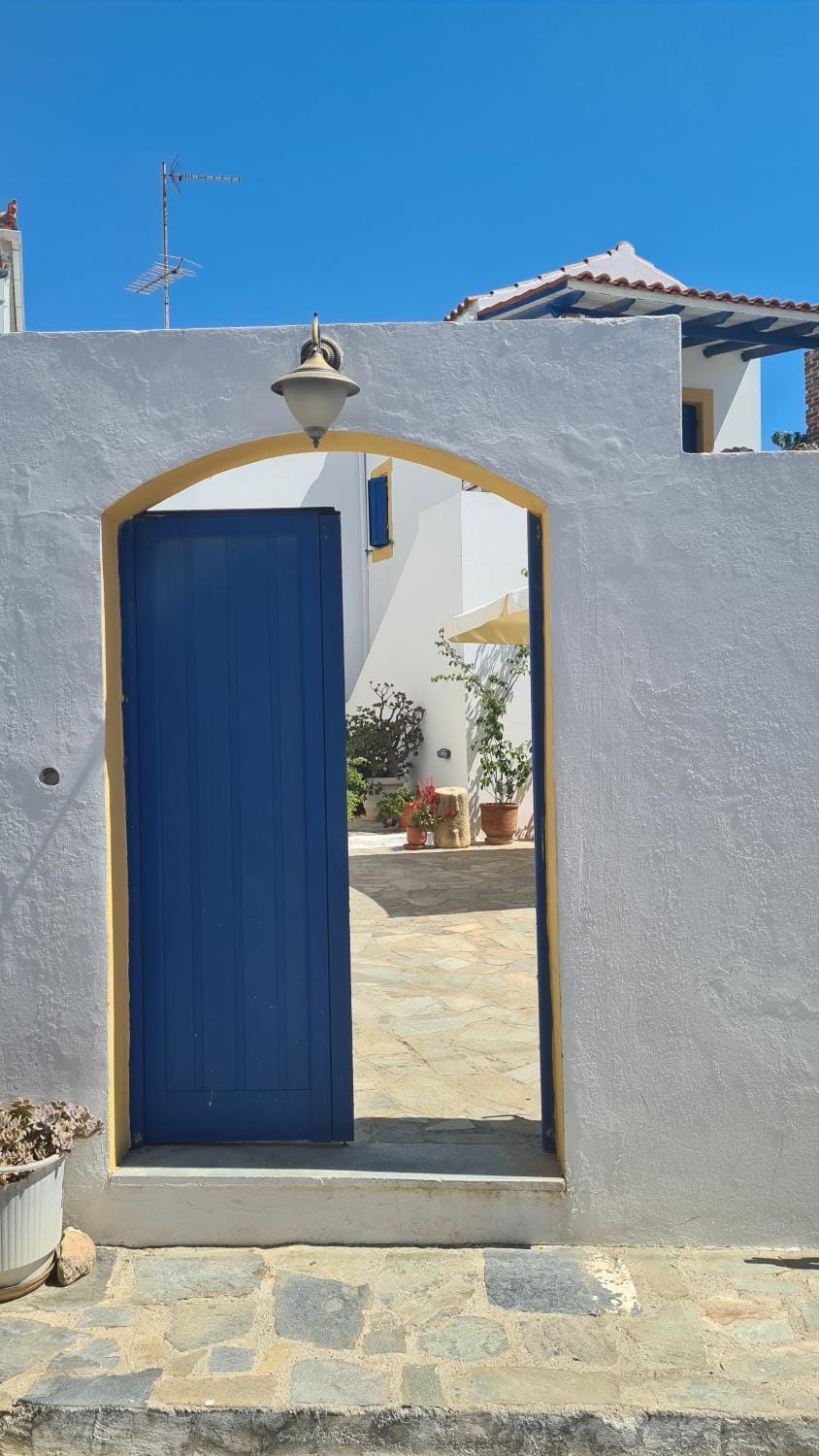 Property building, Facade/entrance, Internal: Not applicable to any particular room