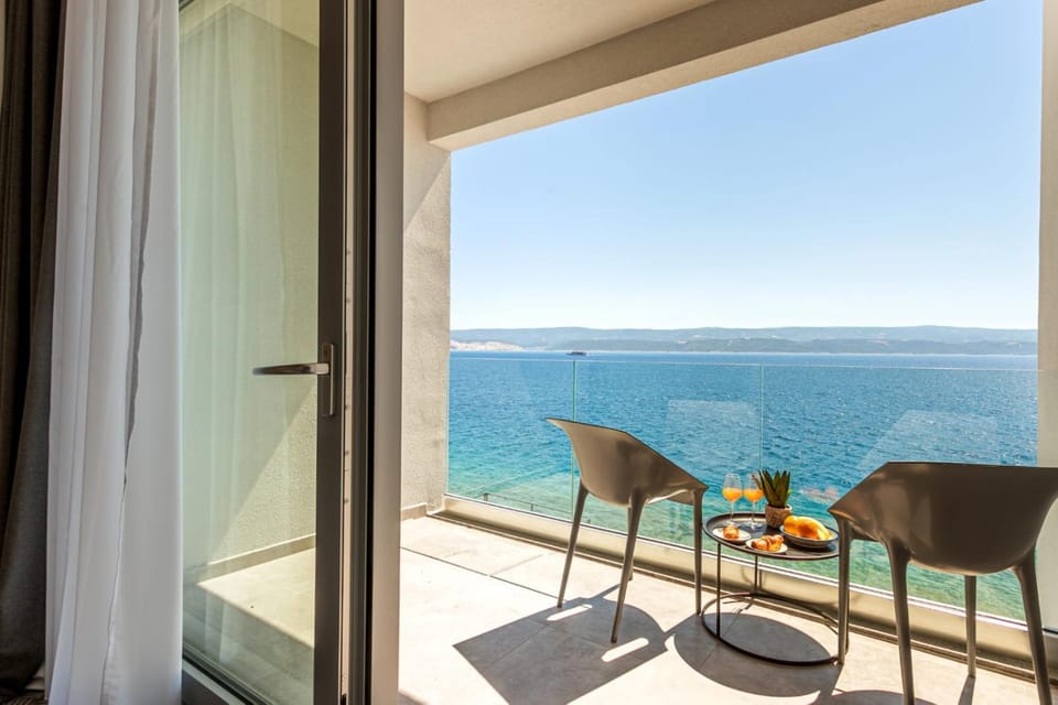 Day, View (from property/room), Balcony/Terrace, Seating area, Sea view