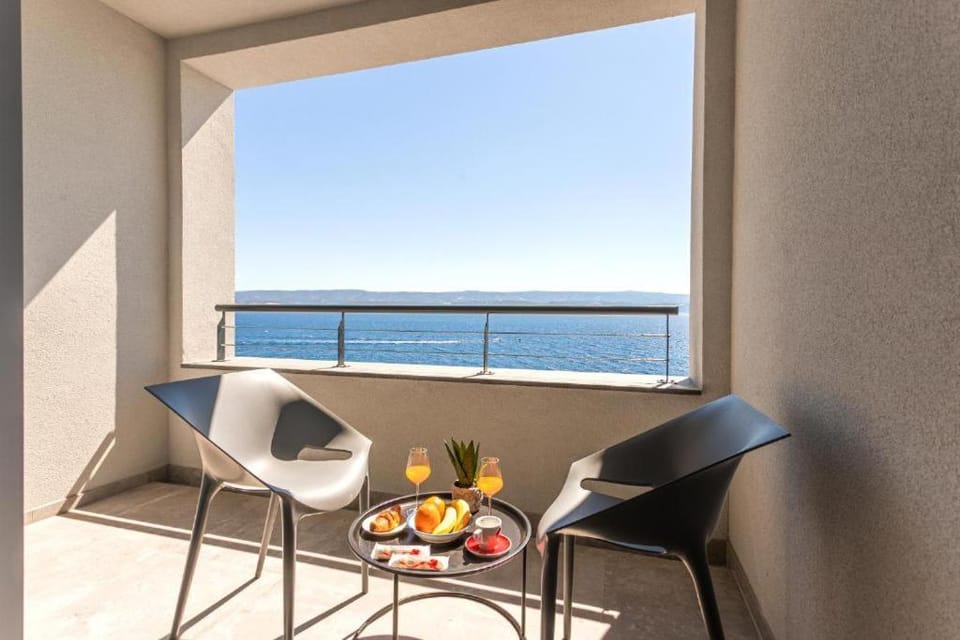 View (from property/room), Balcony/Terrace, Food and drinks, Sea view