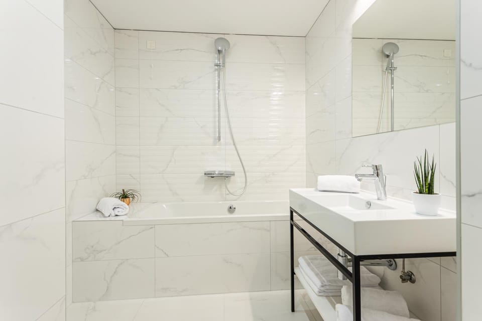 Bathroom, Bath, towels