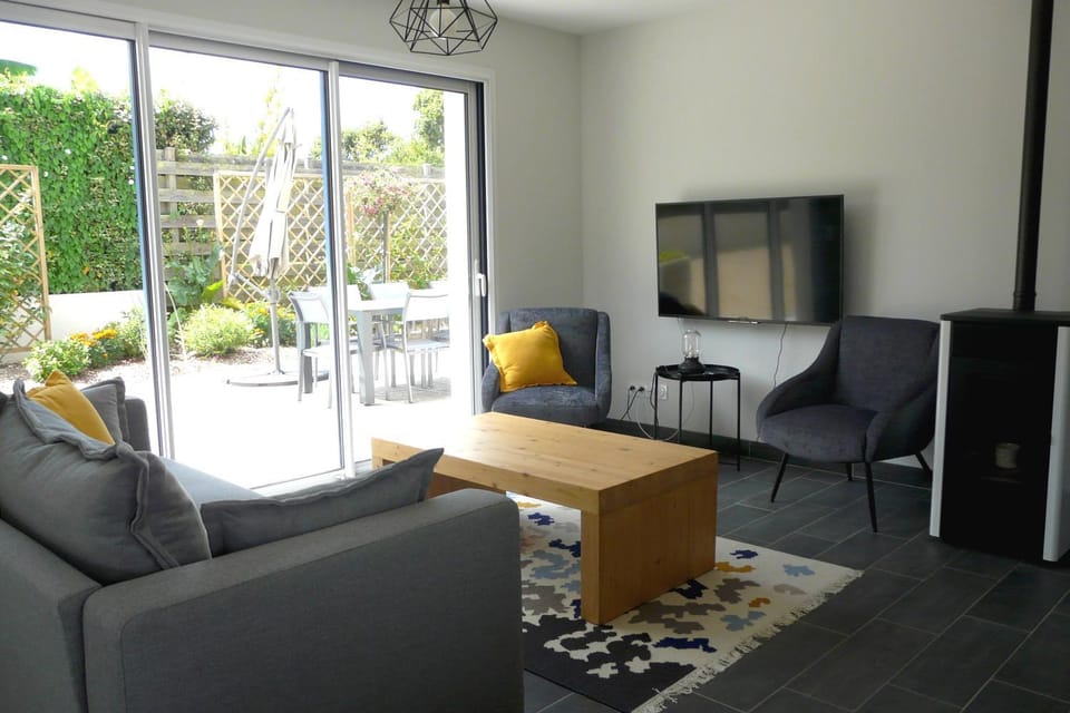 TV and multimedia, Seating area