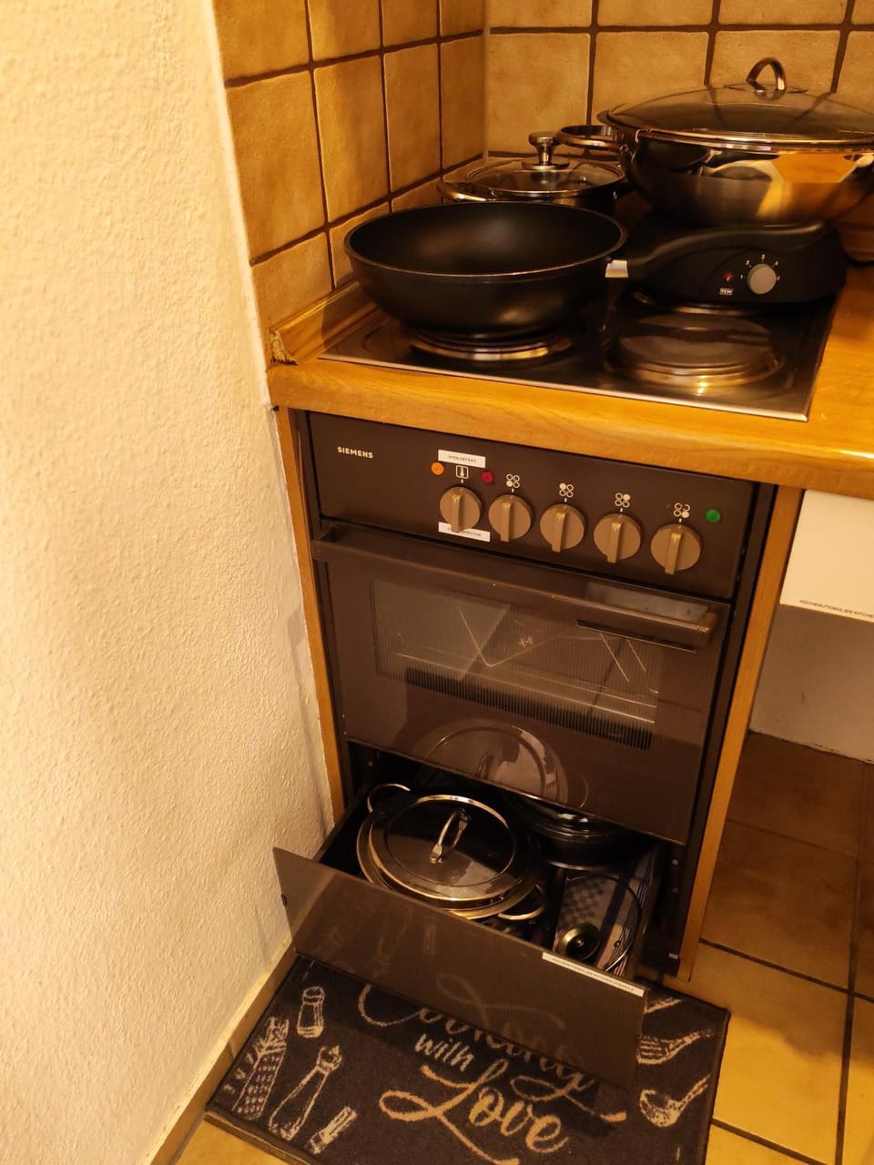 Phils Cozy apartment self check in near Airport free parking airportbus station Apartment in Baden-Württemberg