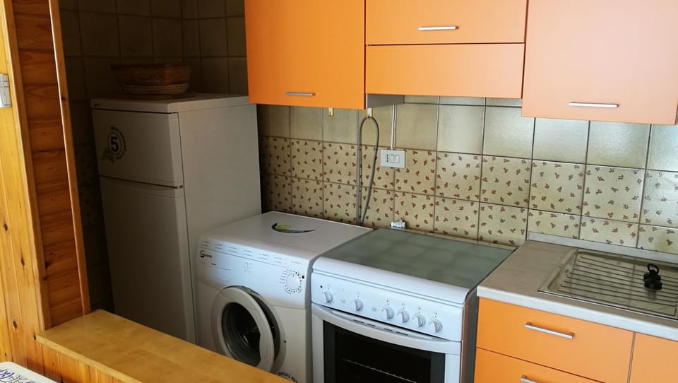 Kitchen or kitchenette, stove, washing machine