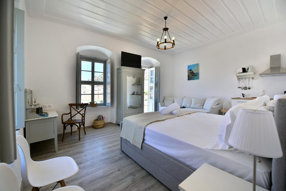 Seating area, Bedroom