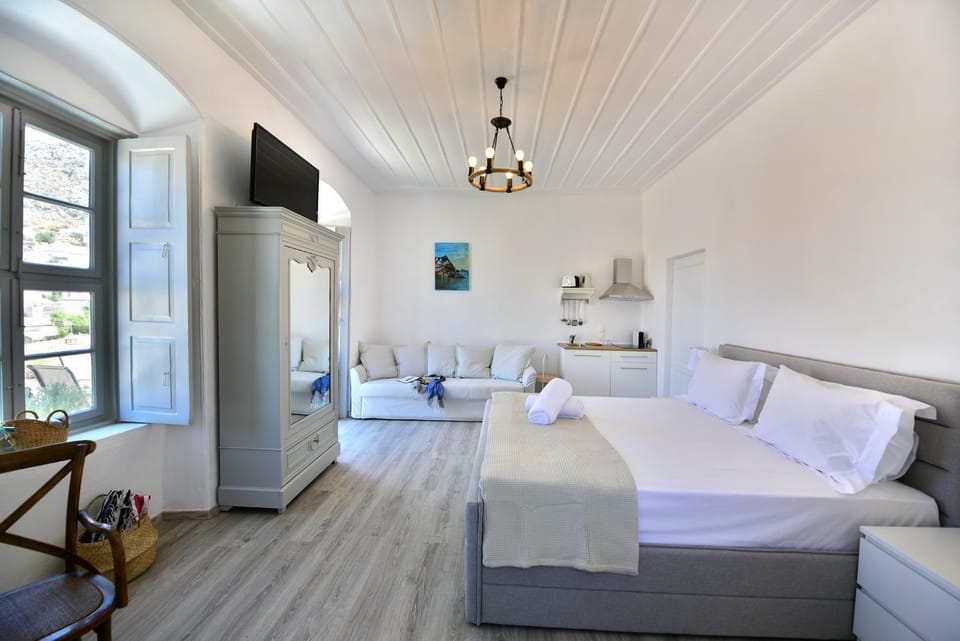 Bed, Seating area, Bedroom