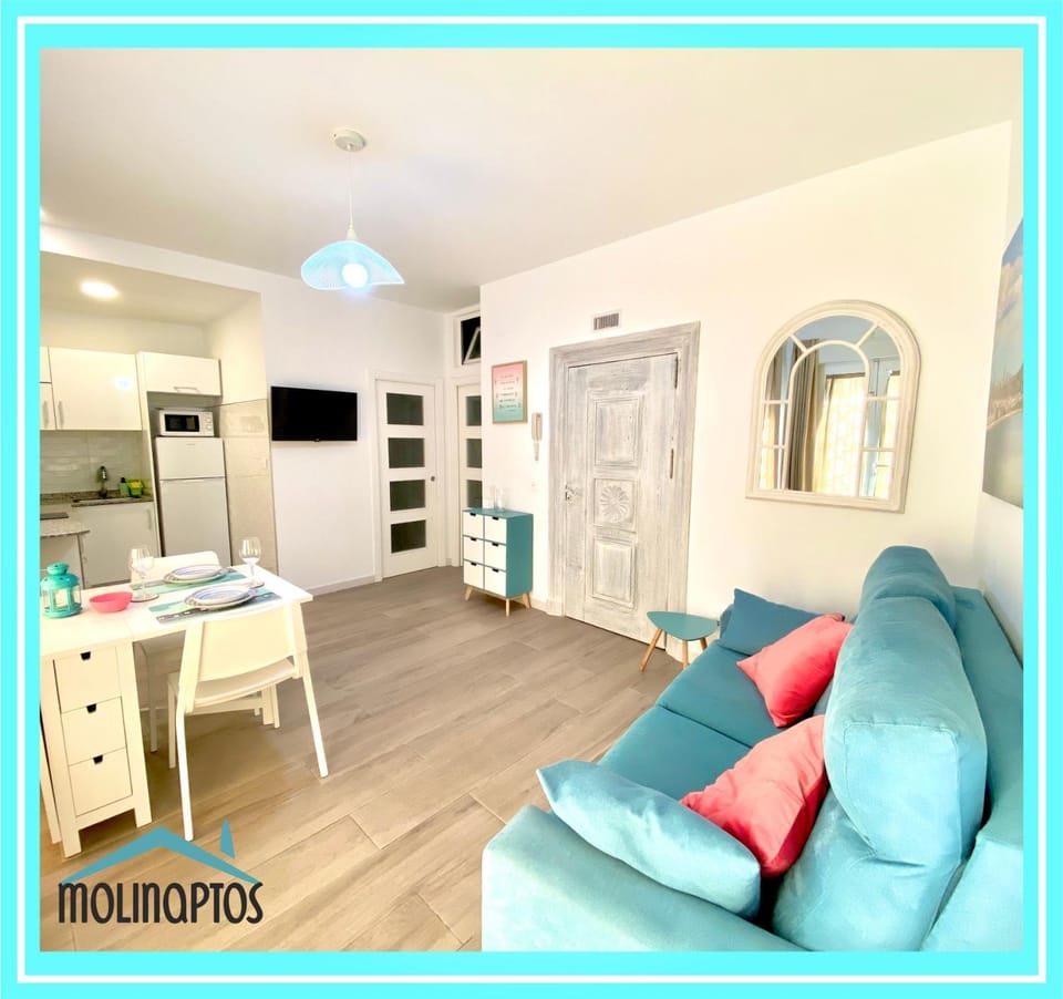 Kitchen or kitchenette, Photo of the whole room, Dining area