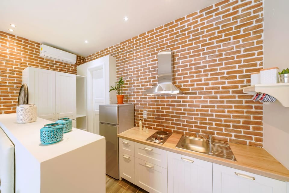 Kitchen or kitchenette, Dining area, Breakfast
