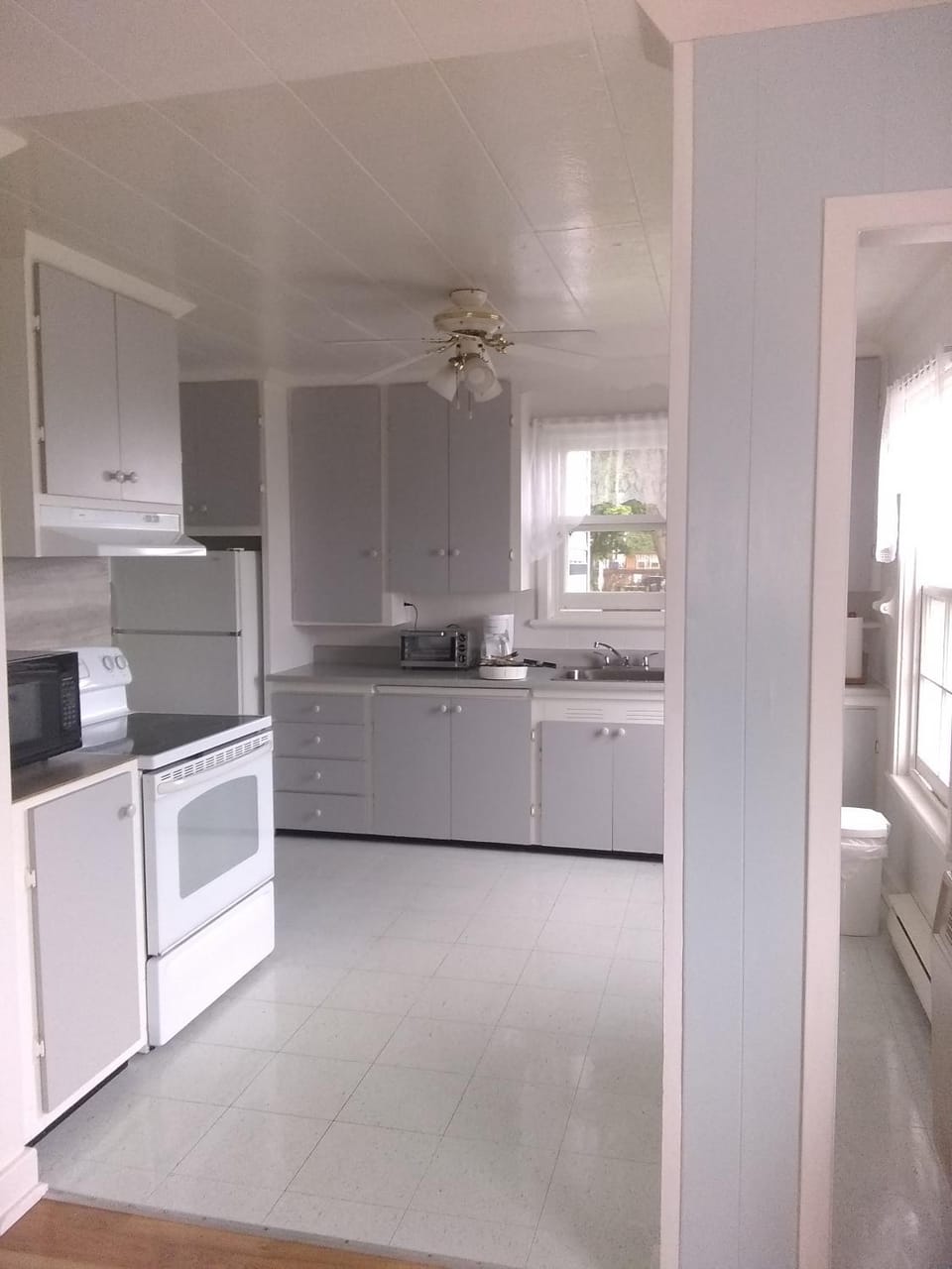 Kitchen or kitchenette, oven
