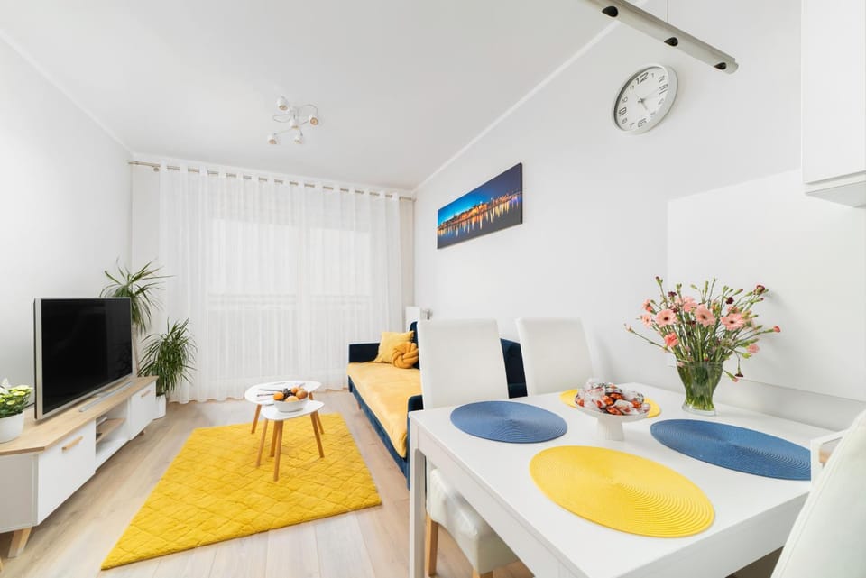 Communal lounge/ TV room, TV and multimedia, Living room, Seating area, Evening entertainment