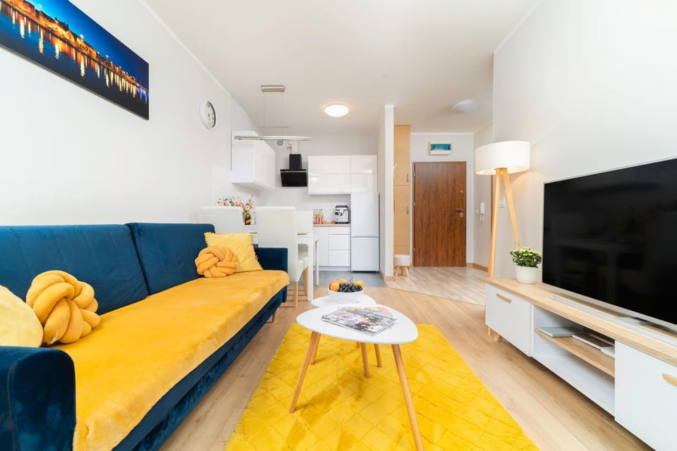 Communal lounge/ TV room, TV and multimedia, Living room, Seating area, Evening entertainment