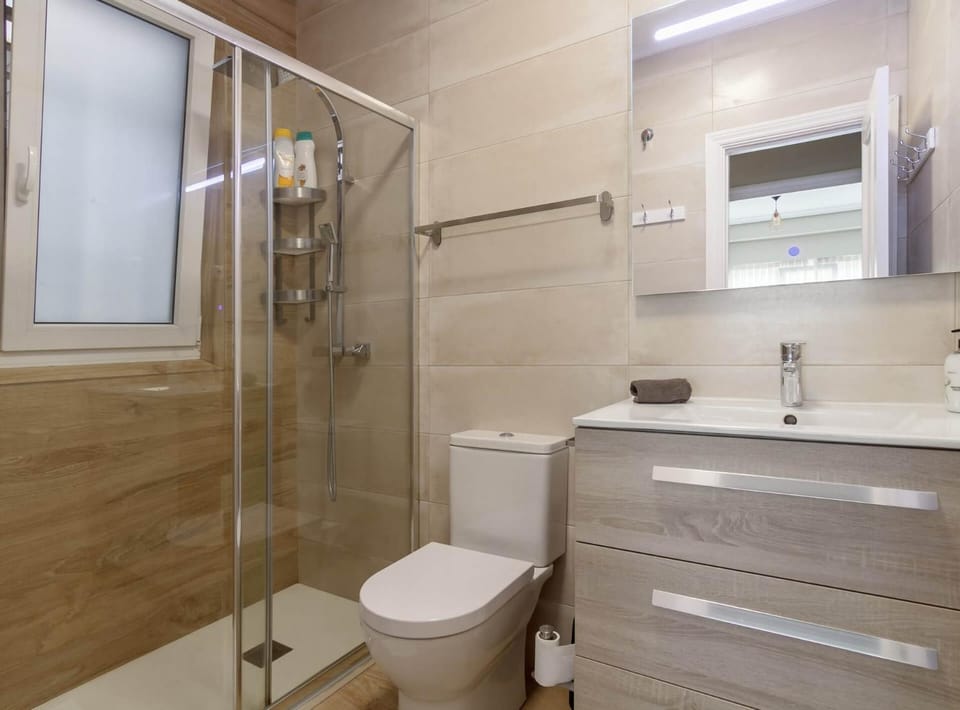 Shower, Toilet, Bathroom