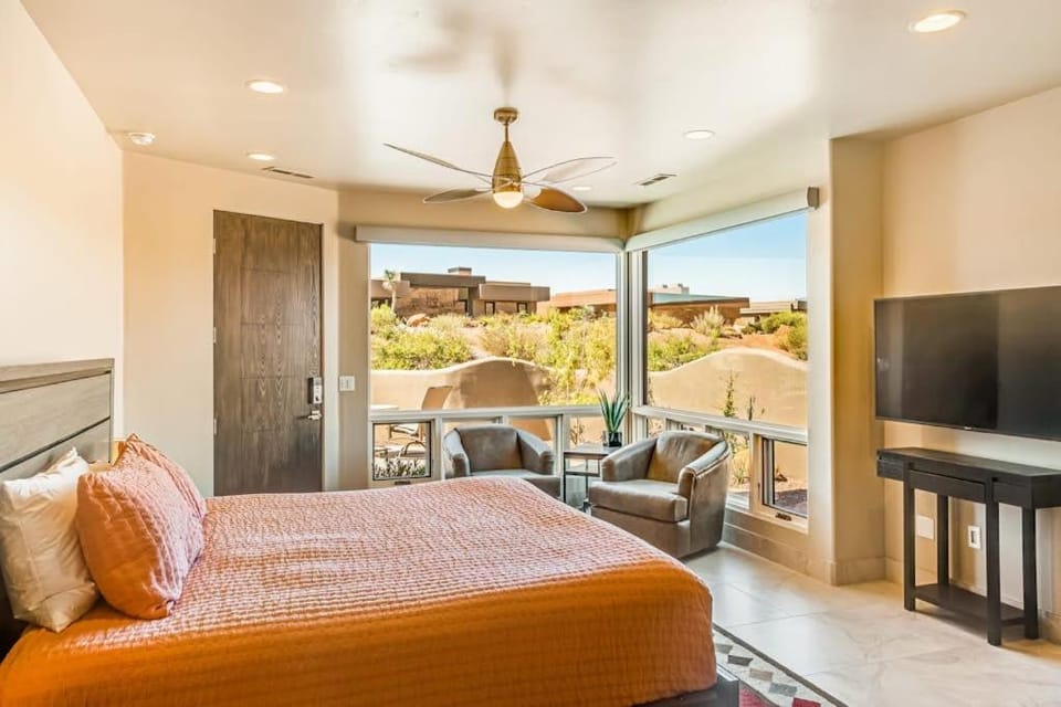 Entrada Casita with a View House in Santa Clara