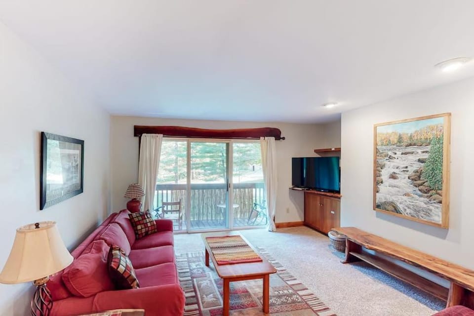 Ski Hike Getaway Apartment in Waitsfield