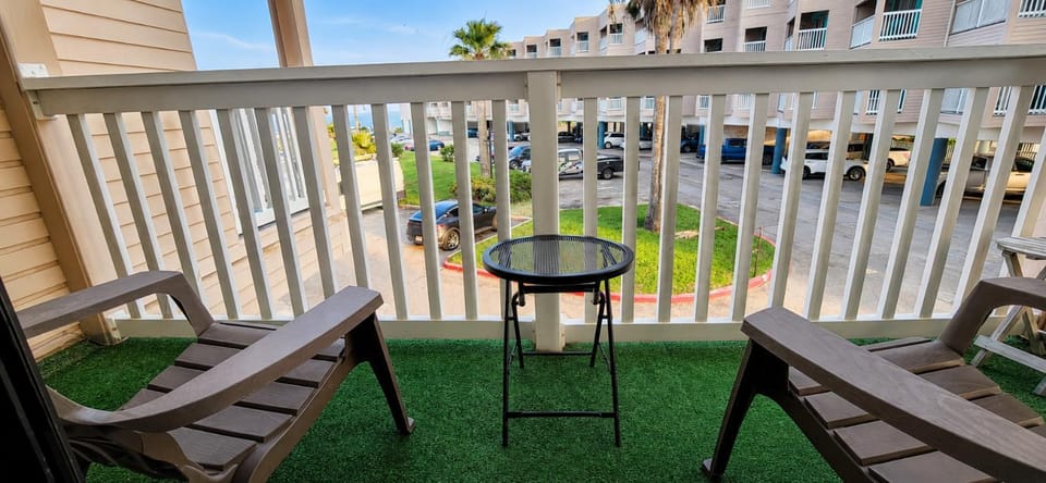 The Sandbar Stay - North Beach Waterfront Condo Apartment in Nueces County