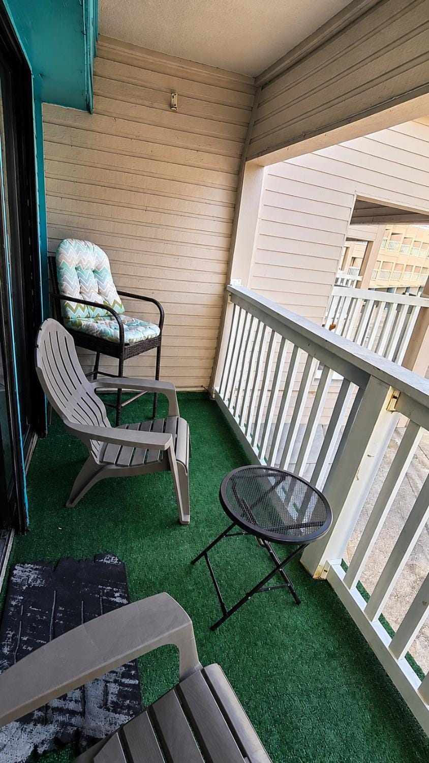 The Sandbar Stay - North Beach Waterfront Condo Apartment in Nueces County