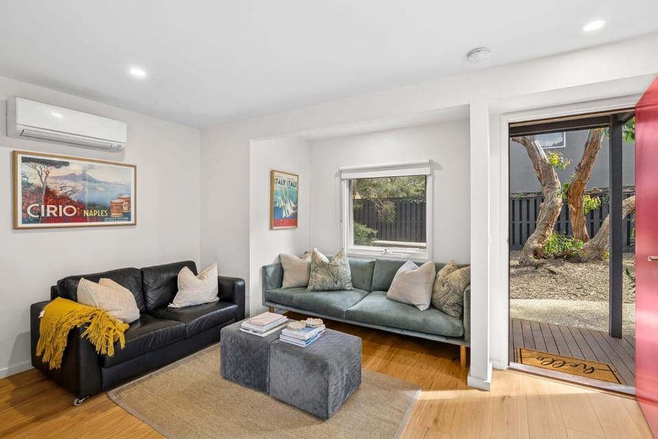 Point Roadknight Paradise Villa 6 - BYO Linen Apartment in Anglesea