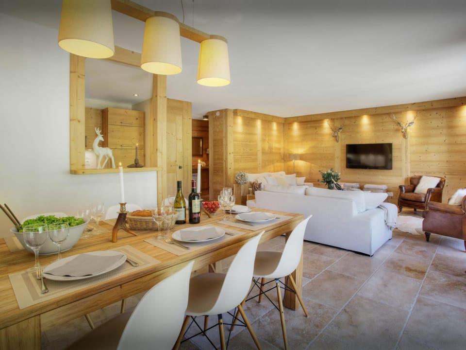 TV and multimedia, Living room, Seating area, Dining area