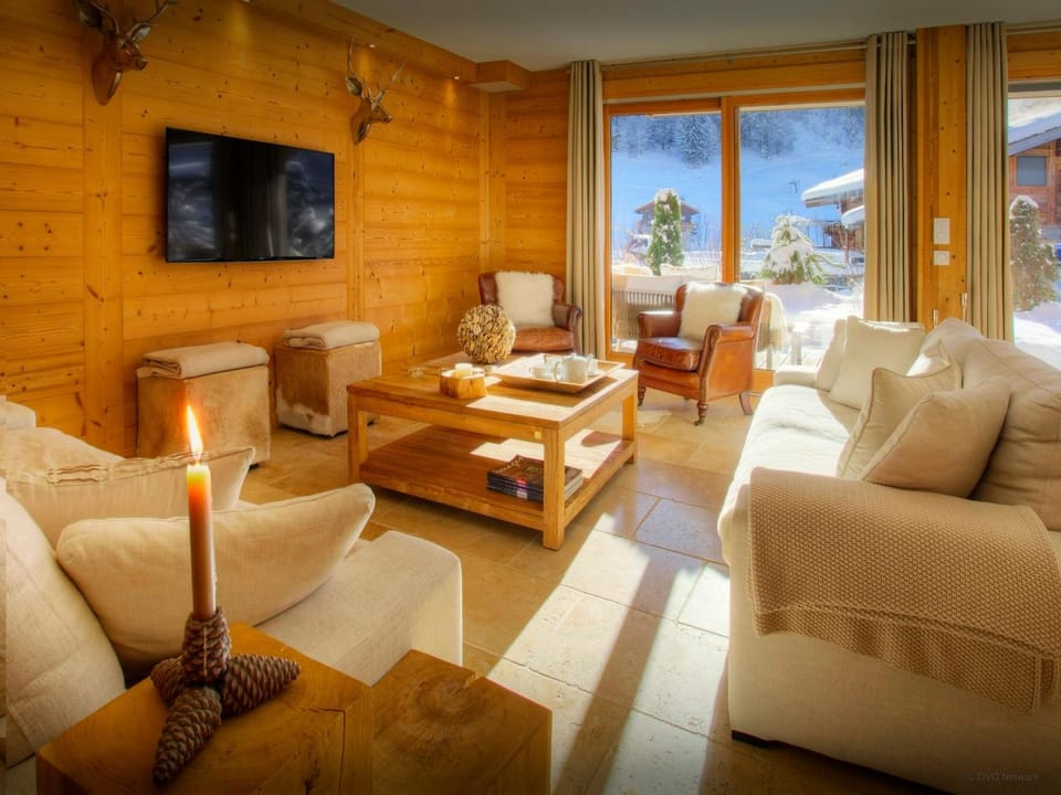 Natural landscape, Winter, TV and multimedia, Living room, Seating area