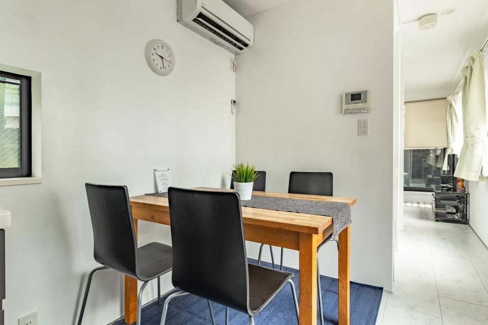 Seating area, Dining area, air conditioner