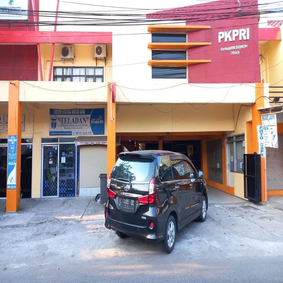 Facade/entrance