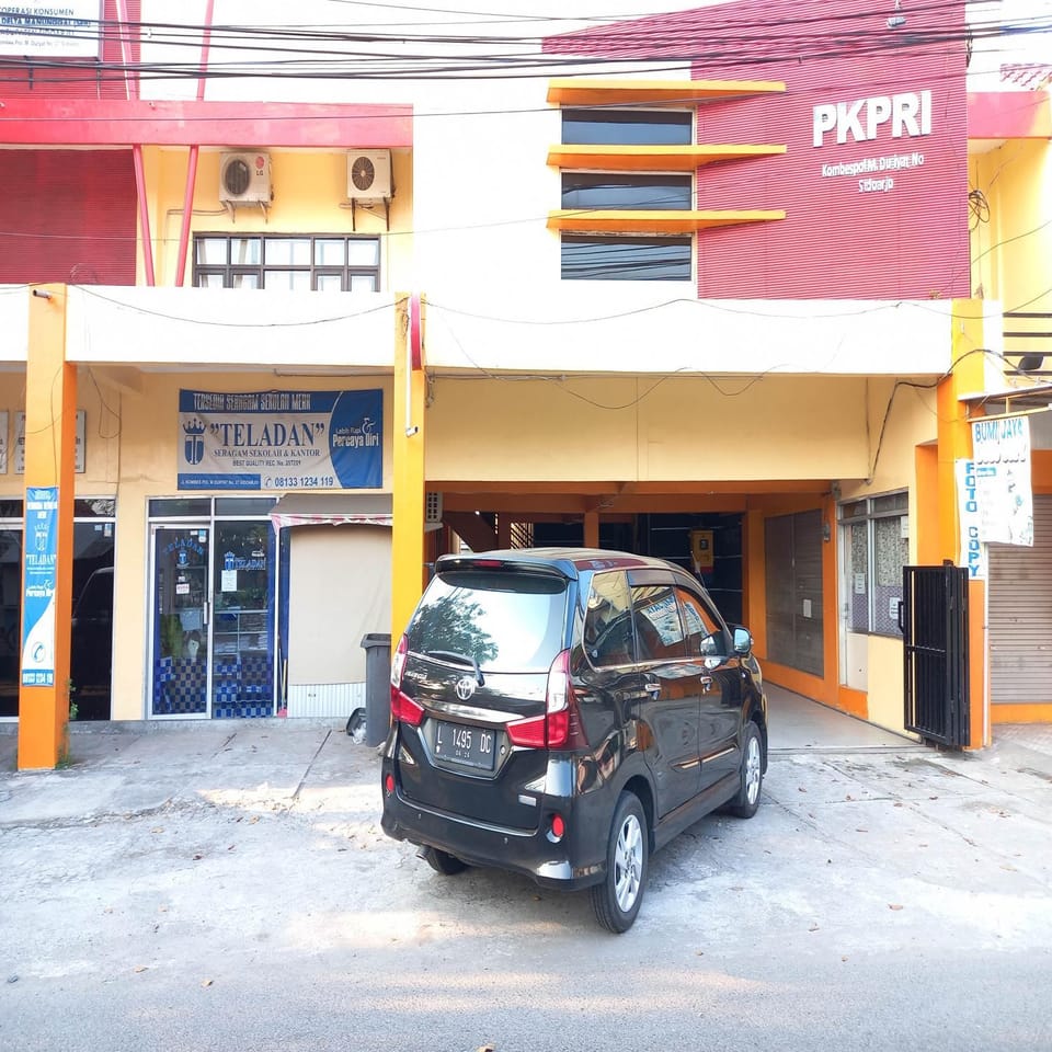 Facade/entrance