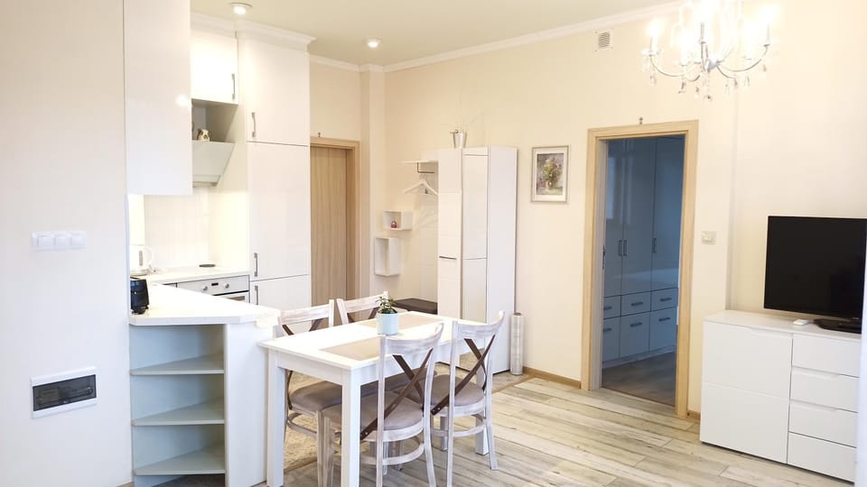 Communal lounge/ TV room, TV and multimedia, Kitchen or kitchenette, Living room, Seating area, Dining area