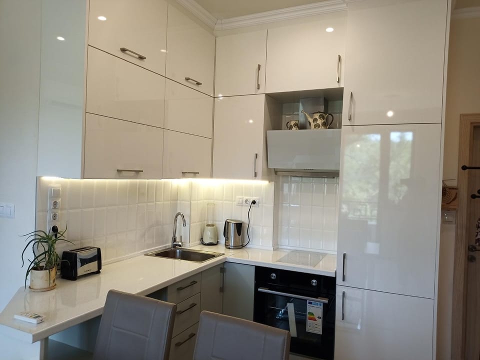 Coffee/tea facilities, Kitchen or kitchenette, Dining area