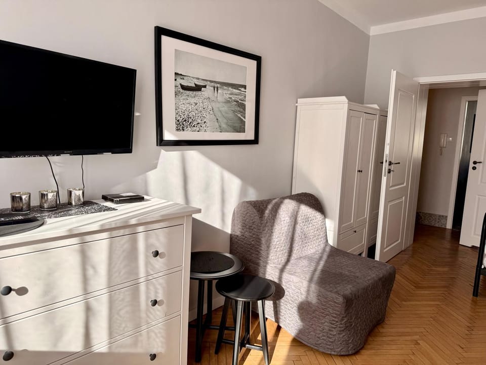 TV and multimedia, Seating area, wardrobe