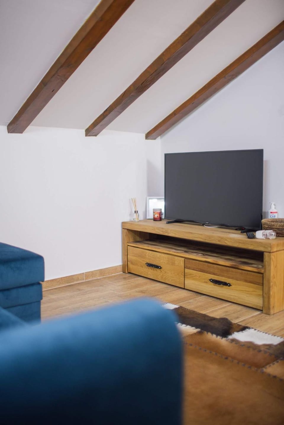 TV and multimedia, Photo of the whole room, Seating area