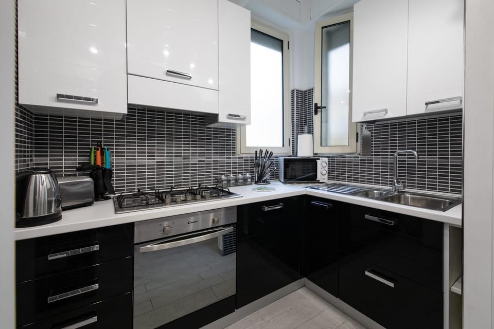 Coffee/tea facilities, Kitchen or kitchenette, stove, toaster