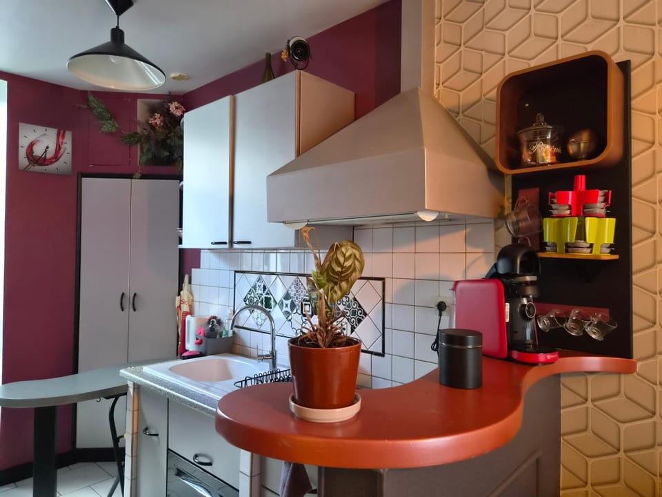 Kitchen or kitchenette