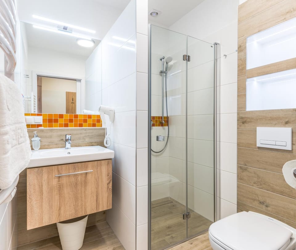 Shower, Toilet, Bathroom, Area and facilities