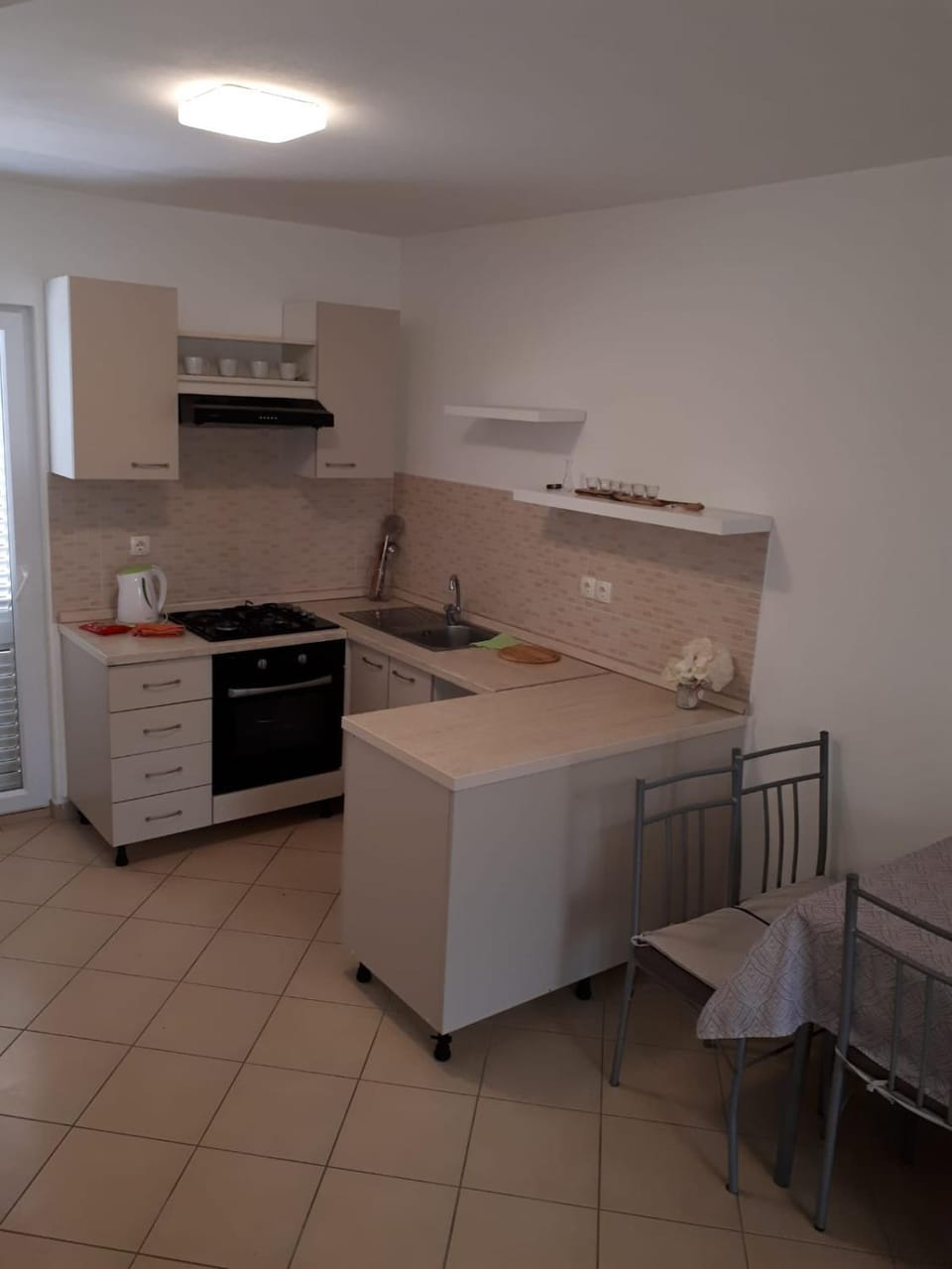 Coffee/tea facilities, Kitchen or kitchenette, Dining area
