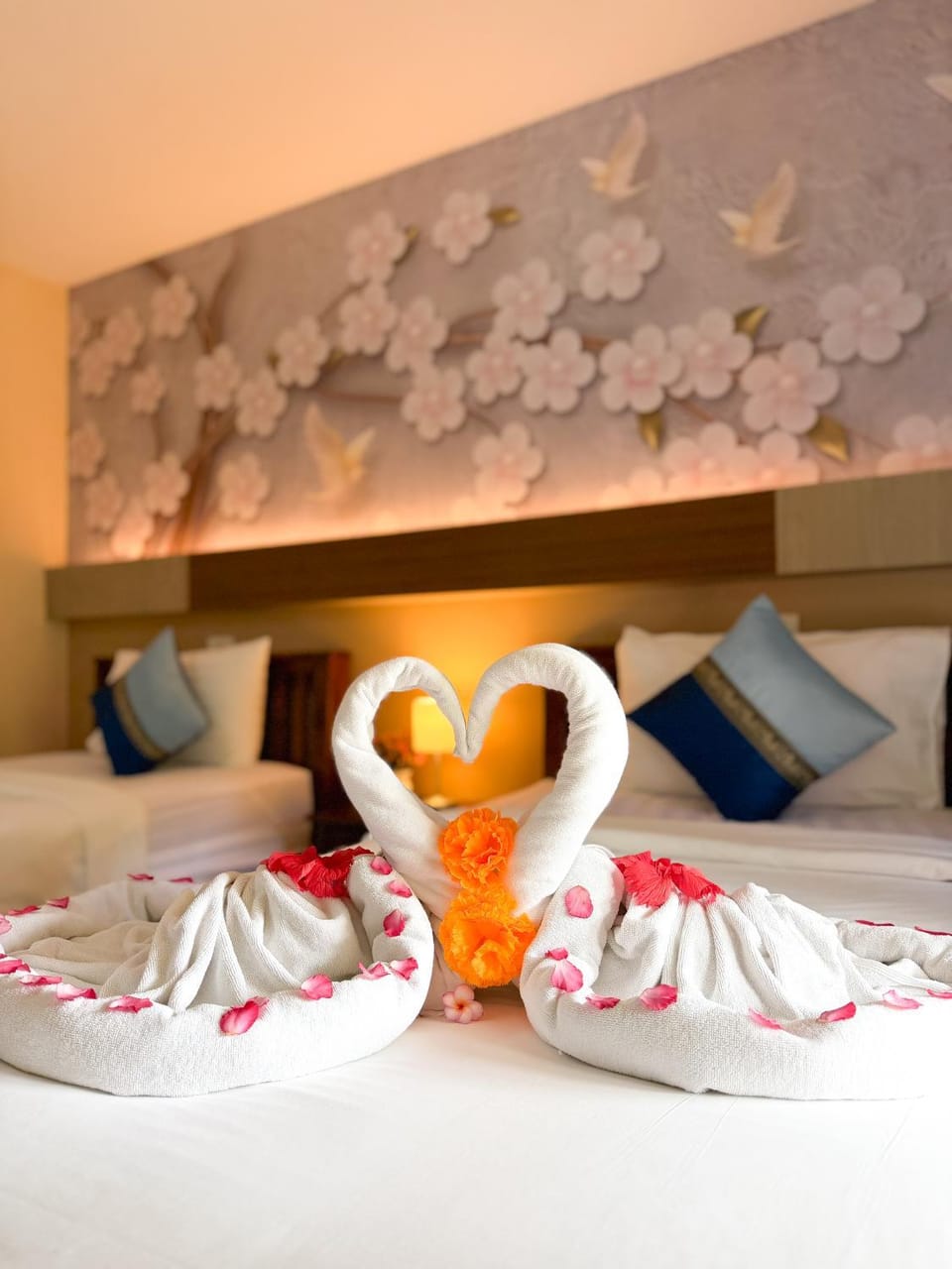 Bed, Photo of the whole room, Decorative detail, Bedroom