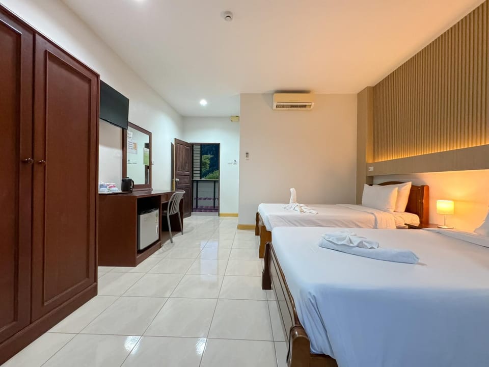 Bed, TV and multimedia, air conditioner