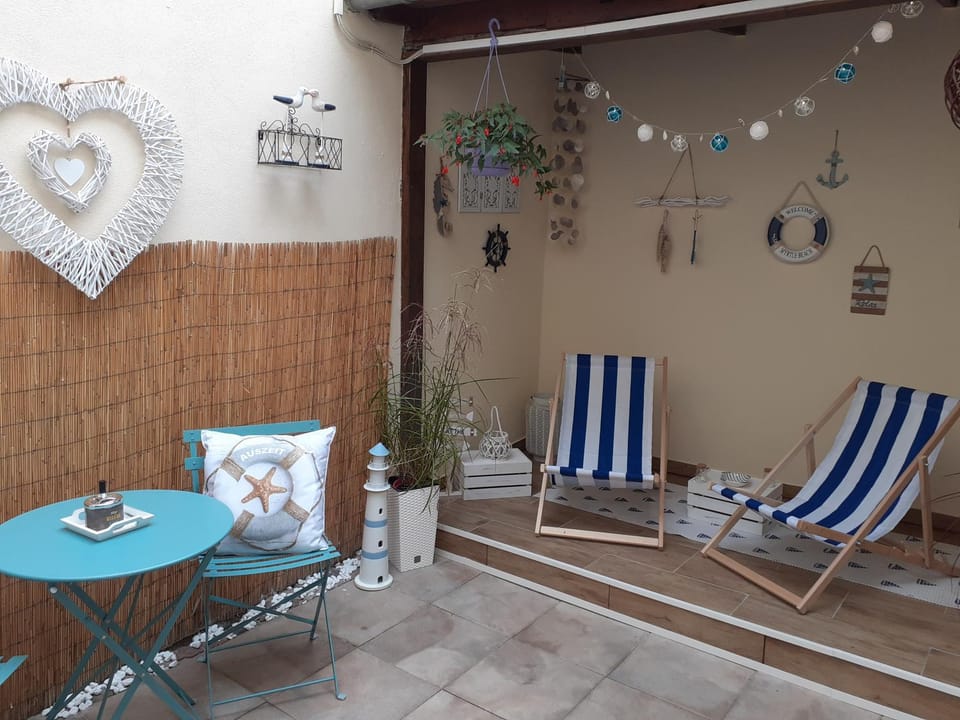 Patio, Seating area