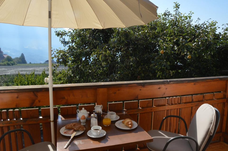 Natural landscape, View (from property/room), Balcony/Terrace, Dining area