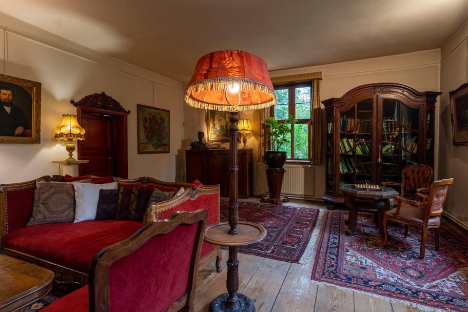 Living room, Seating area