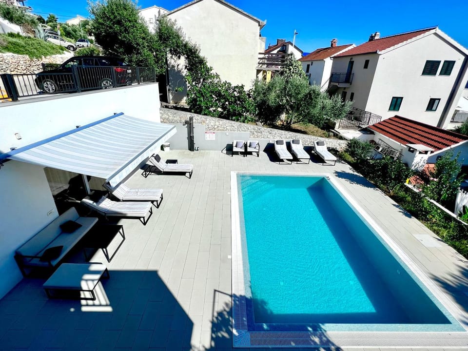 Pool view, Swimming pool, Parking, sunbed