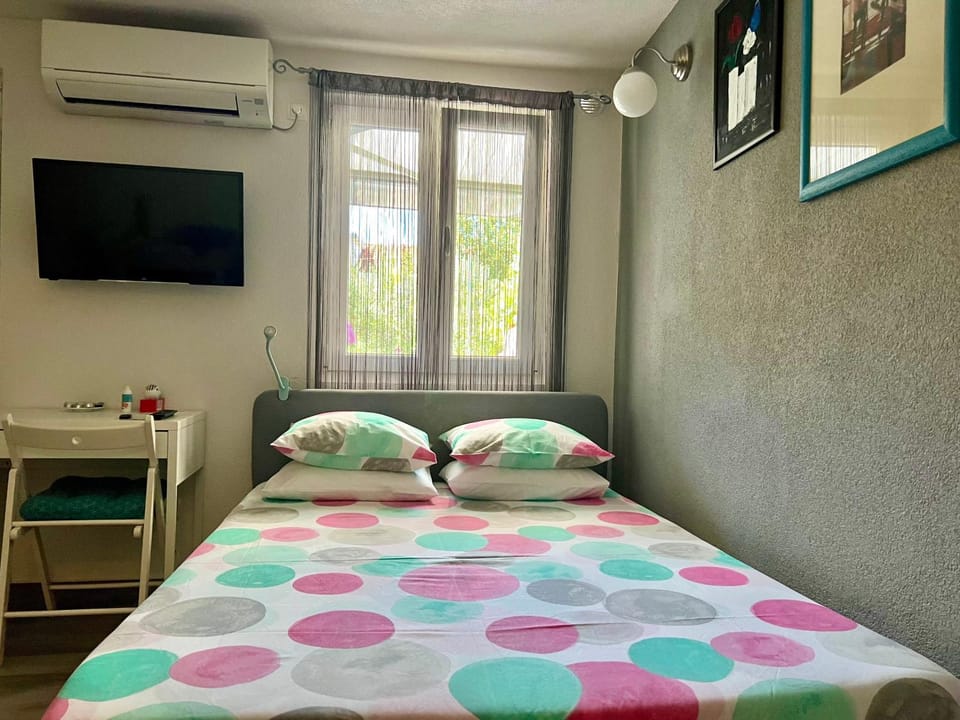 Bed, TV and multimedia