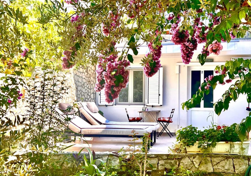 Garden, Seating area, Garden view