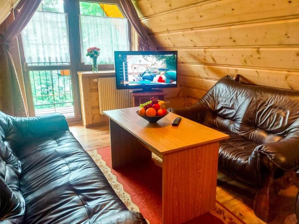 Communal lounge/ TV room, TV and multimedia, View (from property/room), Living room, Seating area, Food