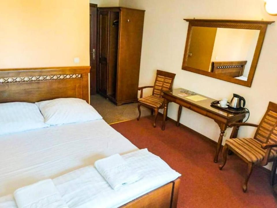 Bed, Bathroom, Photo of the whole room, Bedroom, Area and facilities